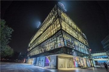 由我创造 阿迪达斯三里屯品牌中心在京焕新开启 同庆品牌中心十周年