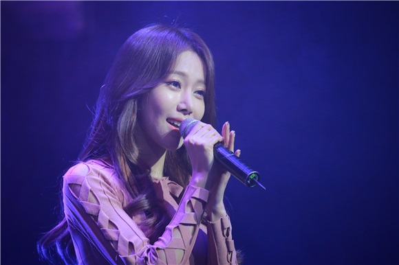女团MelodyDay举行迷你2辑《KISS ON THE LIPS》发售showcase