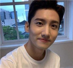 升格人夫后秀“爱妻料理”！最强昌珉幸福PO文：“人生首次腌泡菜”
