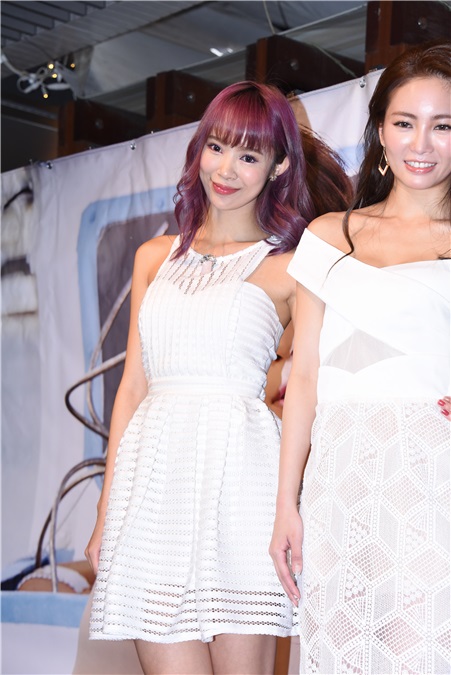 Nikita舒子晨举办个人性感写真集签书会 闺蜜茵茵、夏语心突袭站台惊喜庆生