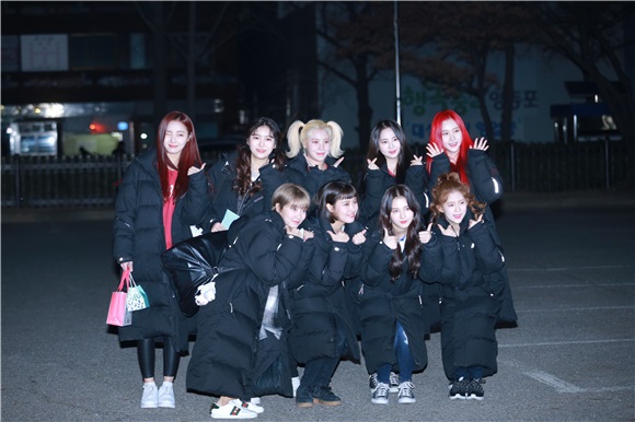 N.Flying、TRCNG、THEBOYZ、LOVELYZ、MOMOLAND、MonstaX等出席韩国音乐中心上班路