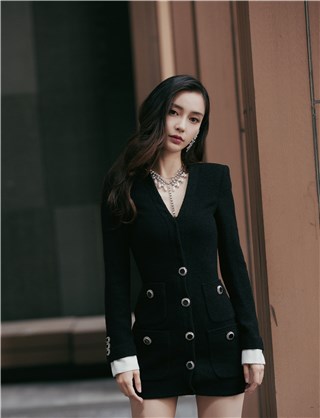 《我的真朋友》媒体粉丝见面会 Angelababy深v西服套装尽显魅力