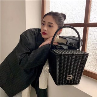 周洁琼分享秋冬穿搭 软萌酷帅随意切换