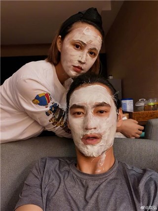 张歆艺分享土味情话 一句话撩到袁弘