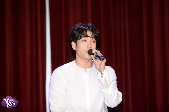 李昶旻(2AM) 举办首张SOLO迷你专辑SHOWCASE