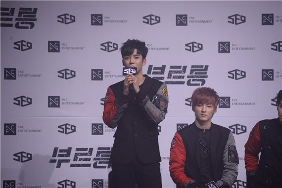 SF9举办回归ShowCase