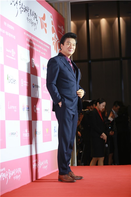 Nana、李贞贤、李东辉等出席第六届大韩民国TOP STAR奖颁奖典礼