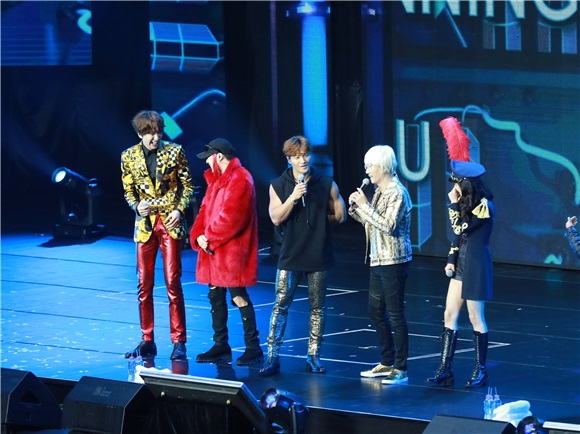 《Running Man》成员宋智孝、李光洙、金钟国、刘在锡、HaHa、池锡辰澳门举行「RUNNING MAN 2017 LIVE TOUR」亚洲巡回粉丝见面会