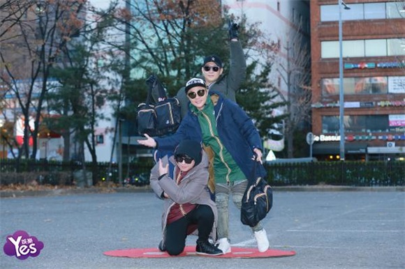 Pentagon、KARD、ASTRO等亮相《Music Bank》上班路