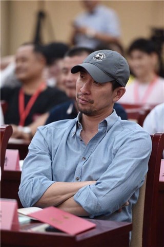 王千源首度回应高片酬: 拥护政策 不需要靠演戏之外的事成热点