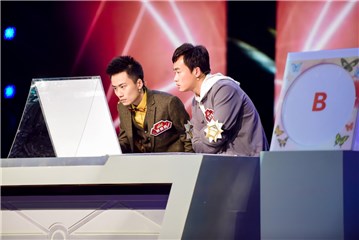 曾新异、张梦南在比赛中