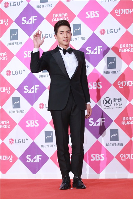 2016sbs演技大赏举行 朴信惠、李准基、IU、李敏镐等出席红毯
