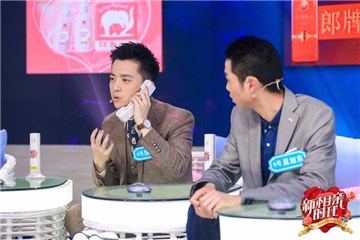 男嘉宾与父母通话