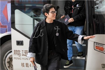 “逍遥散人”微笑入场