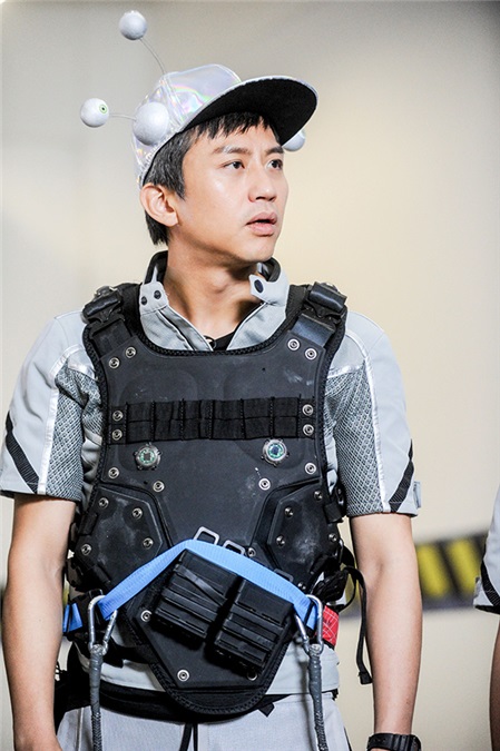 邓超外星卖艺大秀机械舞 暖心粑粑上演生死时速