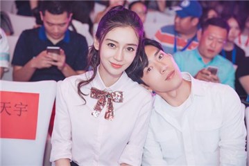 《微微一笑很倾城》Angelababy清纯学生样 与井柏然情话绵绵