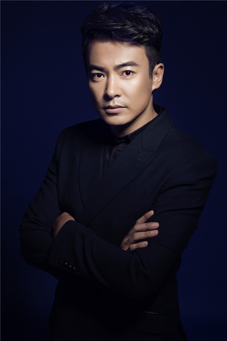 於波精致正装养眼吸睛 颜值逆生长展熟男魅力