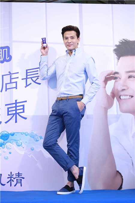 陈晓出席护肤品活动