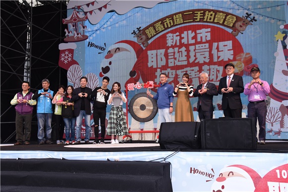 Selina. JR.阿喜参加耶诞环保挖宝趣跳蚤市场活动