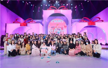 暖心相聚，快乐相伴：李佳琦和所有女生的年会温暖落幕