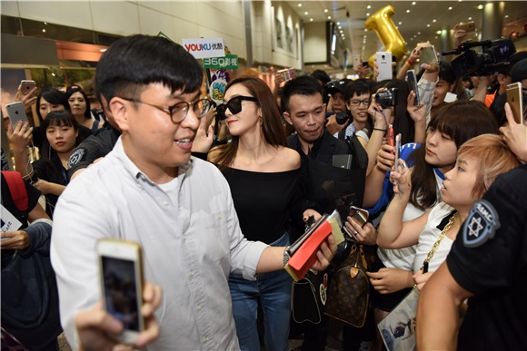 jessica下午搭机抵台
