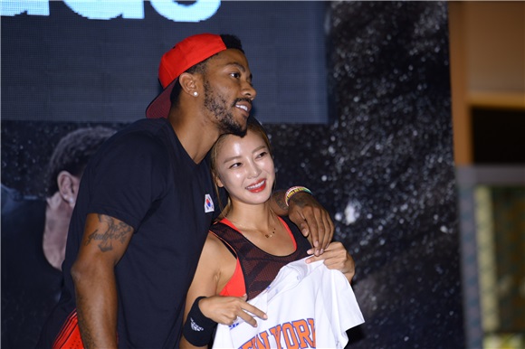 NBA球星德里克·罗斯与韩星HaHa Epik High等出席2016篮球大会决胜战活动