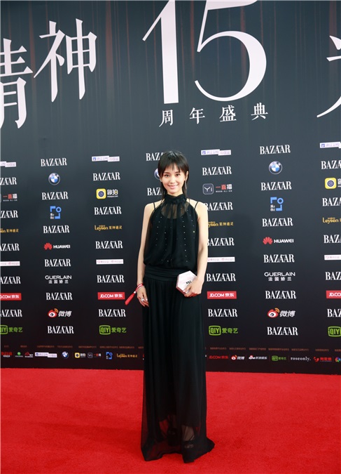 王子文慈善夜合体「欢乐颂五美」 合献唱《姐妹》助力慈善