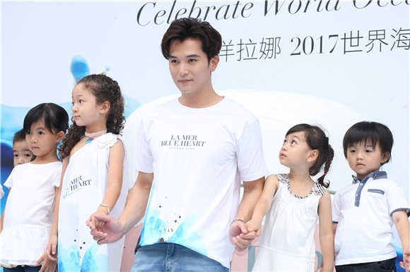 邱泽出席《海洋拉娜世界海洋日》活动