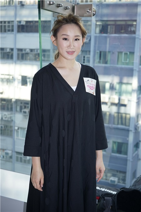〈Yes 香港现场〉王菀之出席筹款活动 透露为开演唱延迟造人计划