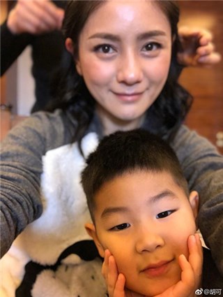 胡可想放假出去玩但不带小鱼儿 鱼儿大翻白眼：让我静一静
