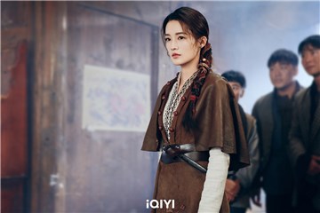 《请君》任嘉伦好会撩！贴身保护李沁肉麻表白「想要见她10次」