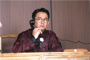 “老爷”黄磊打电话