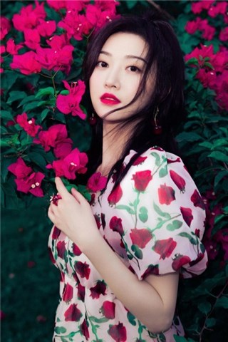 景甜草莓玫瑰印花连衣裙    置身花海宛若花仙子