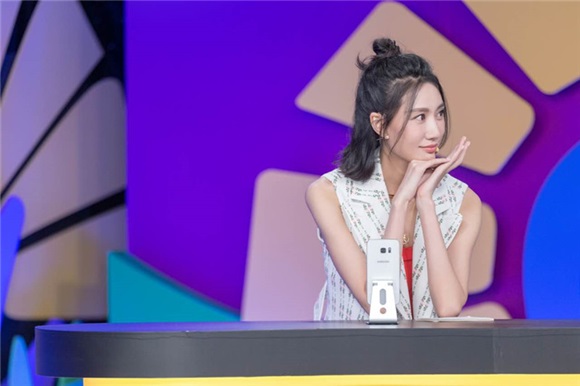 贾乃亮「单挑」李斯羽PK绕密码 网友大呼:心疼乃爸