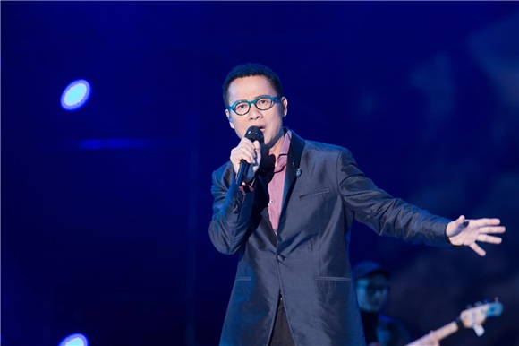 罗大佑斩获两项至尊音乐大奖 与「小天使」合唱变最萌年龄差