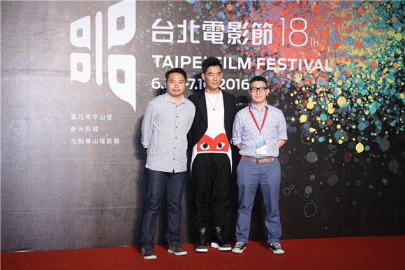 任贤齐与导演欧文杰等出席电影 《树大招风》宣传