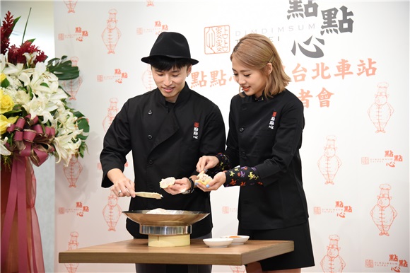 阿纬引进港式饮茶 好友鬼鬼到场助阵