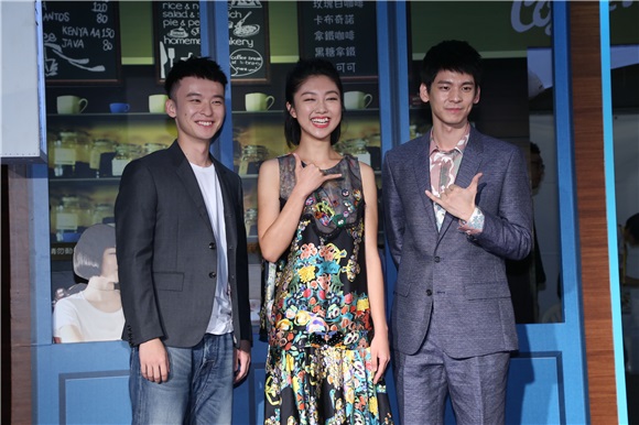 董子健、颜卓灵、林柏宏等出席电影《六弄咖啡馆》首映会
