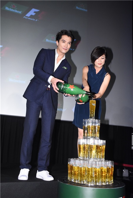 邱泽出席酒品代言记者会