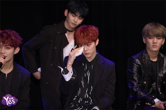 〈Yes 首尔现场〉UP10TION举办showcase 10位成员齐聚帅气亮相