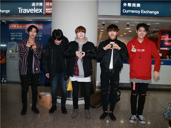 〈YES香港现场〉韩团B.I.G抵港与歌迷同倒数