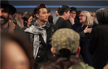 王子邱胜翊亮相伦敦时装周 解锁摩登新风尚
