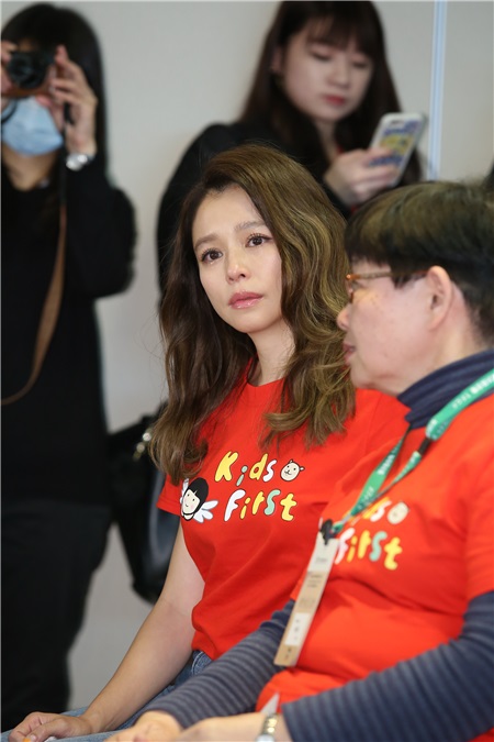 〈Yes台北现场〉徐若瑄听闻家暴儿事件 破口骂「有病看医生」