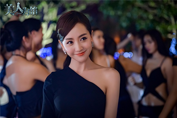 杨蓉《美人为馅》玩悬疑 黑裙登场演绎性感警花