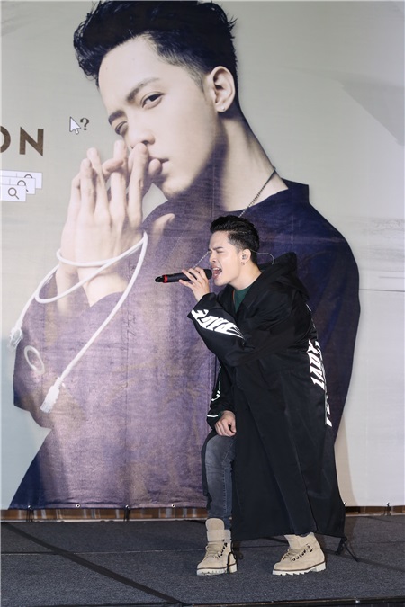 J.SHEON、宋念宇、宫阁出席J.SHEON媒体见面会