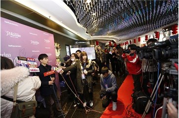 (黄豆豆老师首映礼后接受群访)