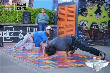13号街区年轻人在跳街舞