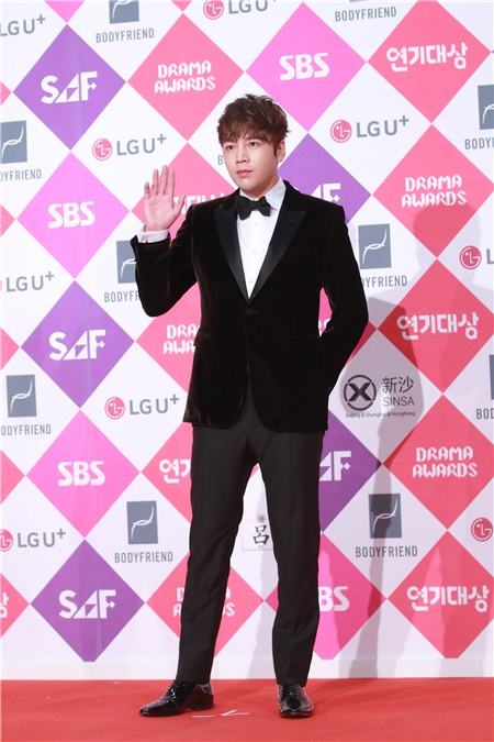 2016sbs演技大赏举行 朴信惠、李准基、IU、李敏镐等出席红毯