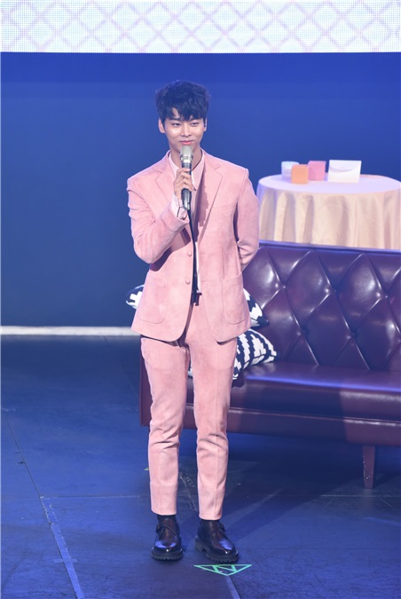 韩团VIXX队长N举办粉丝见面会