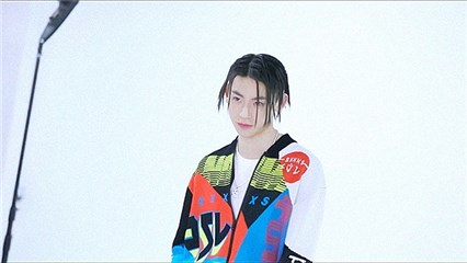 小鬼王琳凯耍酷